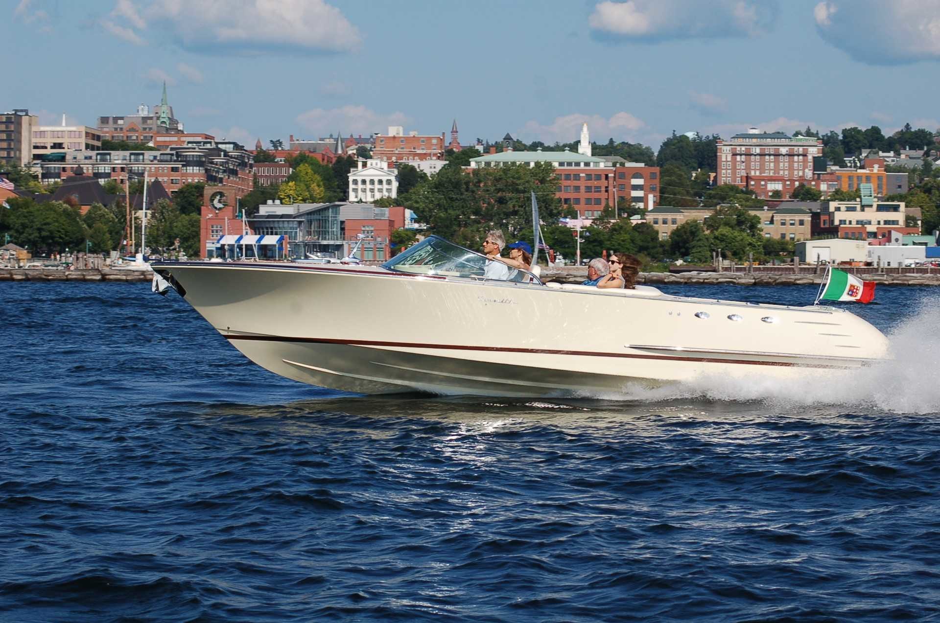 New Venezia 28 in Mahogany with Fiberglass Hull powered by 496 HO 425 HP